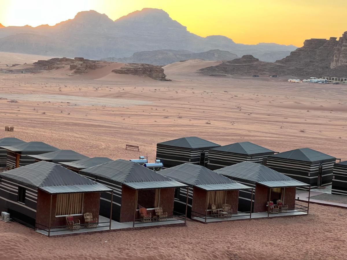 Wadi Rum Eagle Luxury Camp מראה חיצוני תמונה