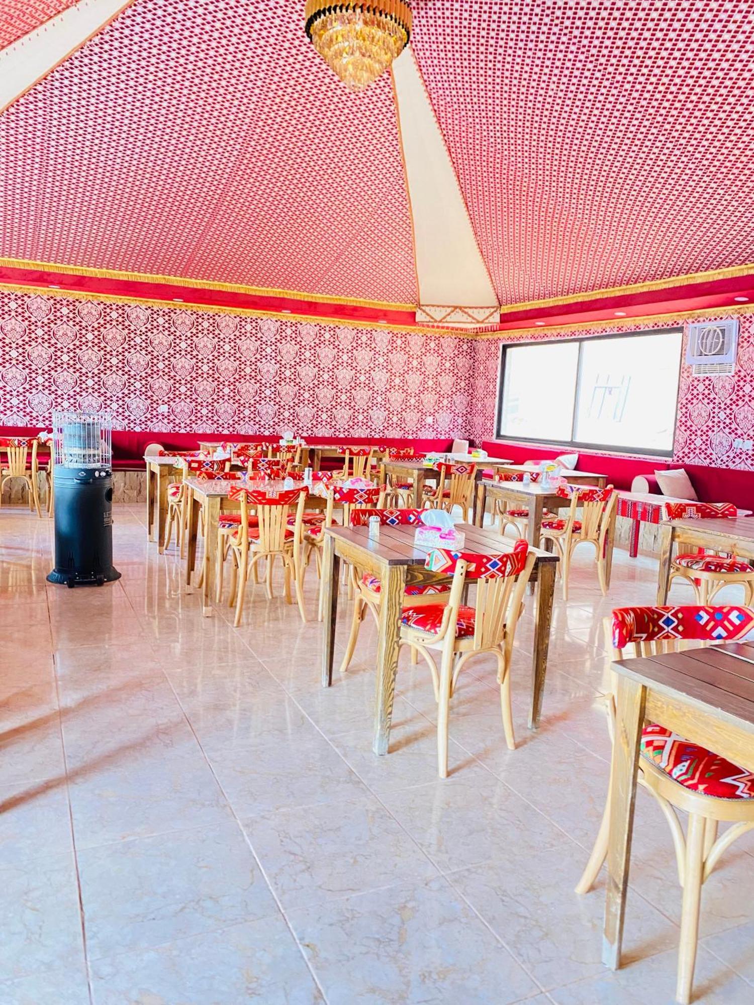 Wadi Rum Eagle Luxury Camp מראה חיצוני תמונה