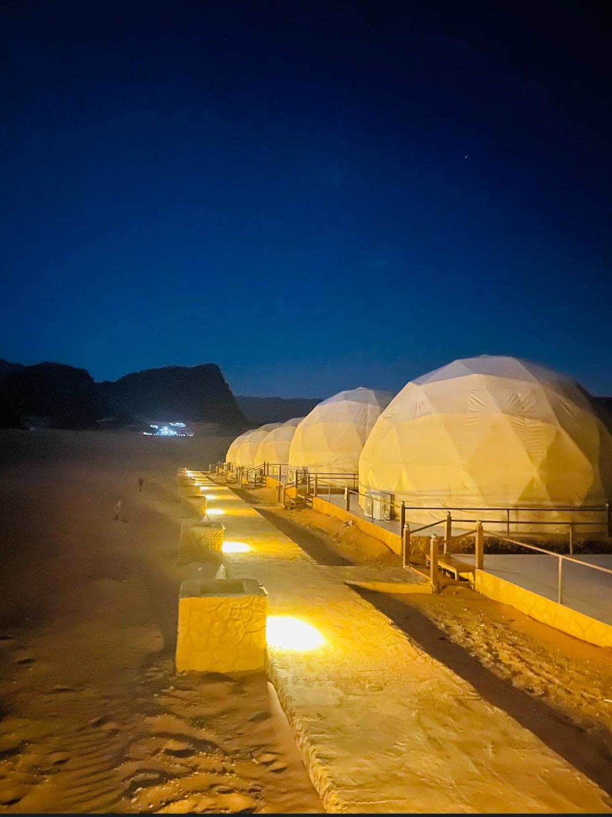 Wadi Rum Eagle Luxury Camp מראה חיצוני תמונה